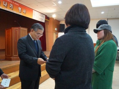 2014년 따뜻한 겨울나기행사, 축복속에 다문화가정 다섯 커플 웨딩마치 이미지